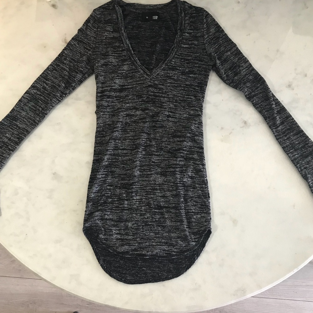 Aritzia v-neck top
